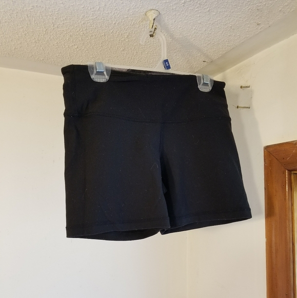 Lululemon reversible yoga shorts - Picture 2 of 5
